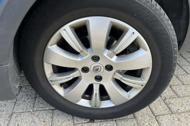Renault Captur (2014) thumbnail 2