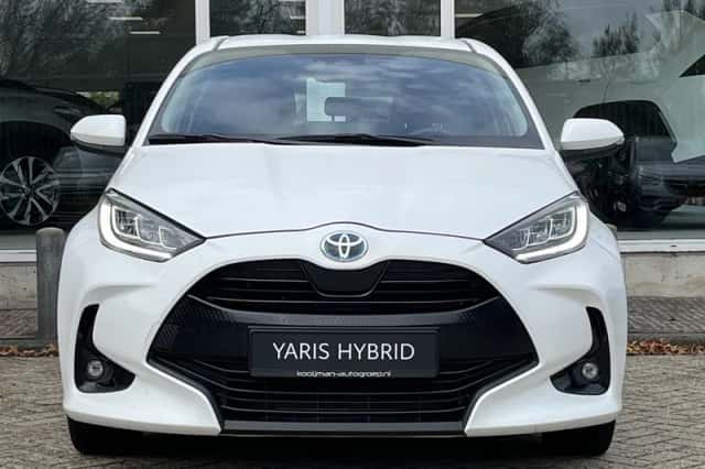 Toyota Yaris (2023) thumbnail 3