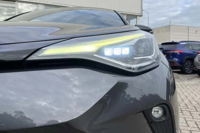 Toyota C-HR (2020) thumbnail 3