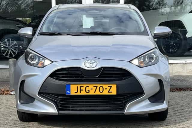Toyota Yaris (2025) thumbnail 4