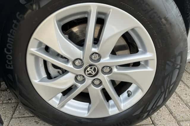 Toyota Yaris (2025) thumbnail 2