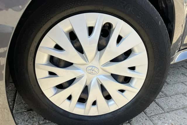 Toyota Yaris (2020) thumbnail 2
