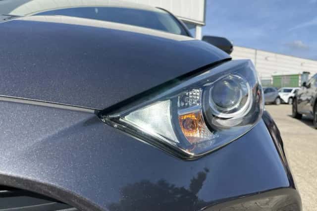 Toyota Yaris (2020) thumbnail 3