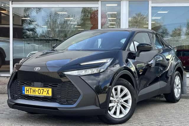 Toyota C-HR (2025) thumbnail 1