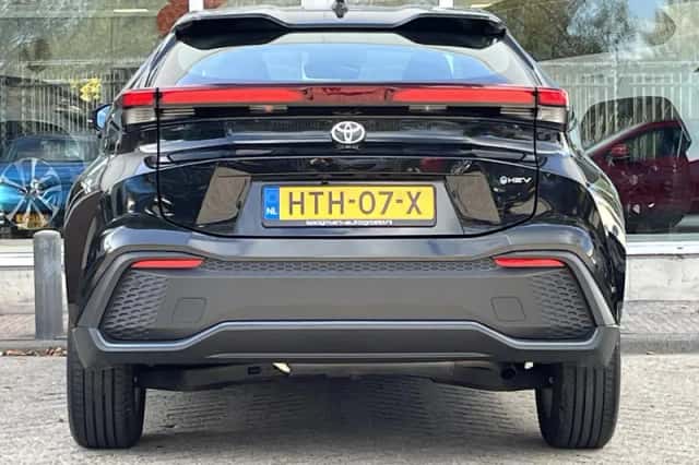 Toyota C-HR (2025) thumbnail 4