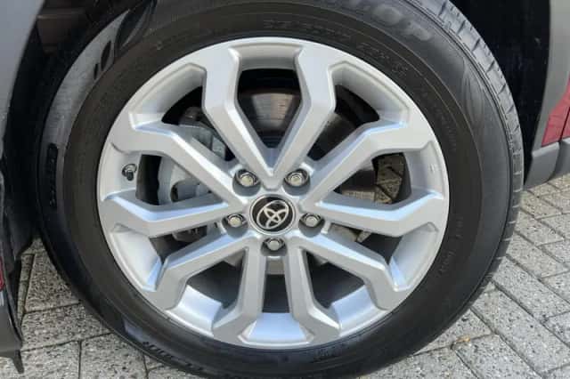 Toyota Corolla Cross (2025) thumbnail 2