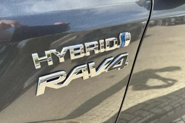 Toyota RAV4 (2017) thumbnail 6