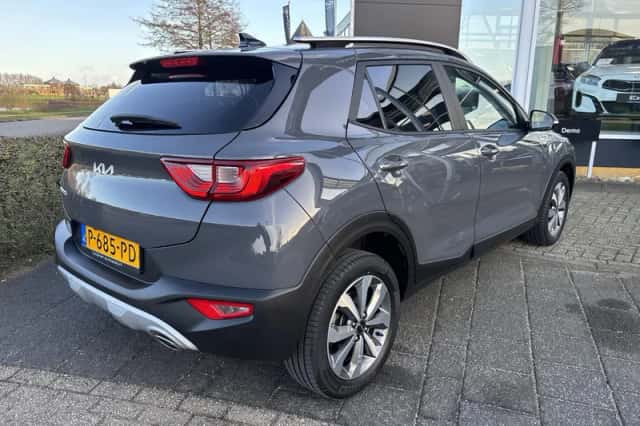 Kia Stonic (2022) thumbnail 3