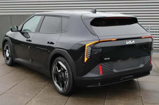 Kia EV4 (2026) thumbnail 3