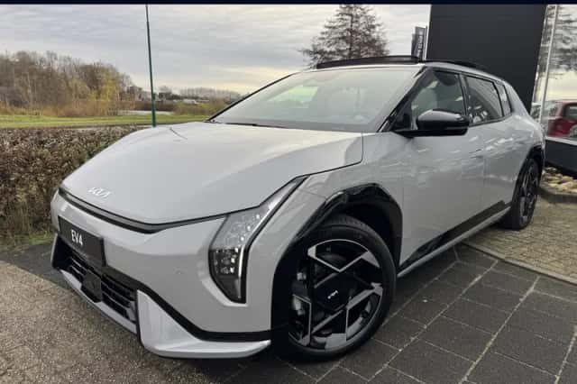 Kia EV4 (2026) thumbnail 1