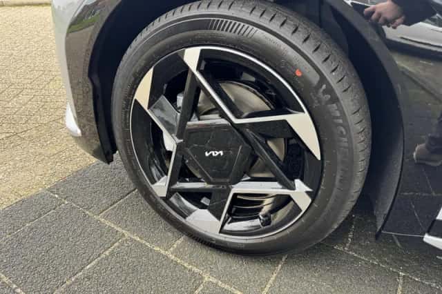 Kia EV4 (2026) thumbnail 4