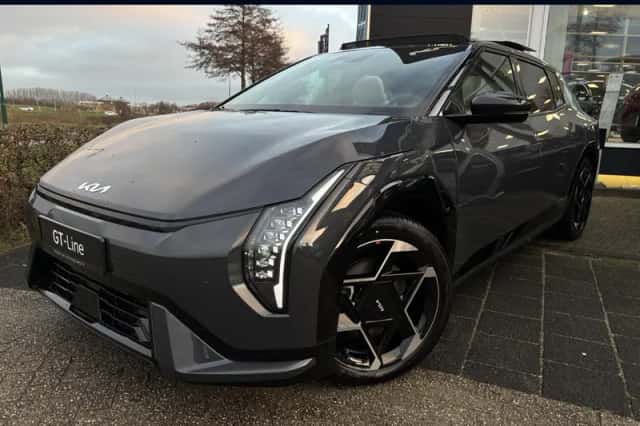 Kia EV4 (2026) thumbnail 1