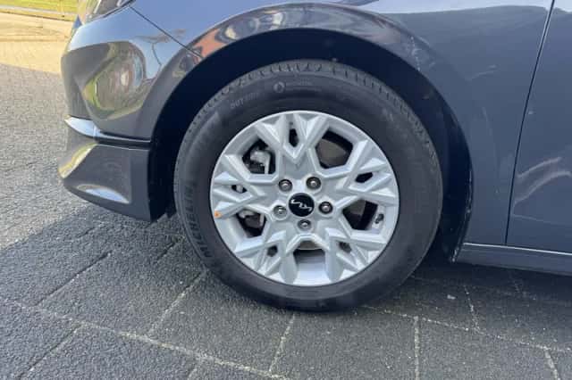 Kia Ceed (2025) thumbnail 2