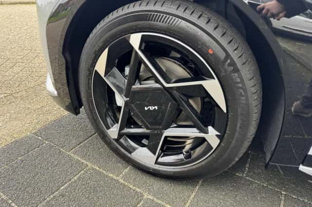 Kia EV4 (2026) thumbnail 4