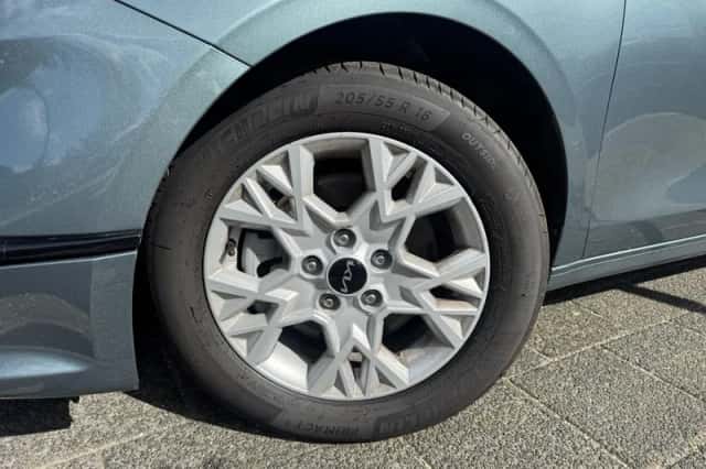 Kia Ceed (2025) thumbnail 2