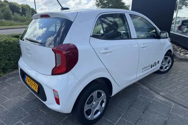 Kia Picanto (2024) thumbnail 4