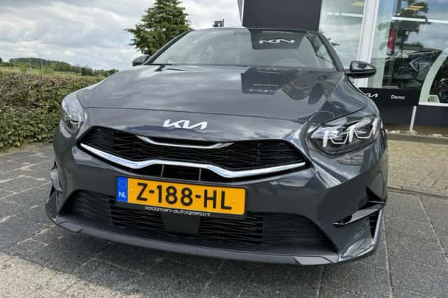 Kia Ceed (2024) thumbnail 2