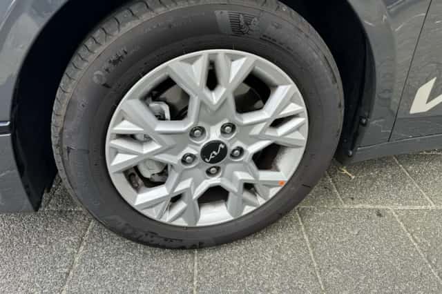 Kia Ceed (2024) thumbnail 3