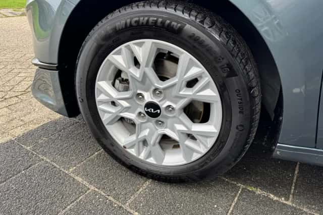 Kia Ceed (2024) thumbnail 3