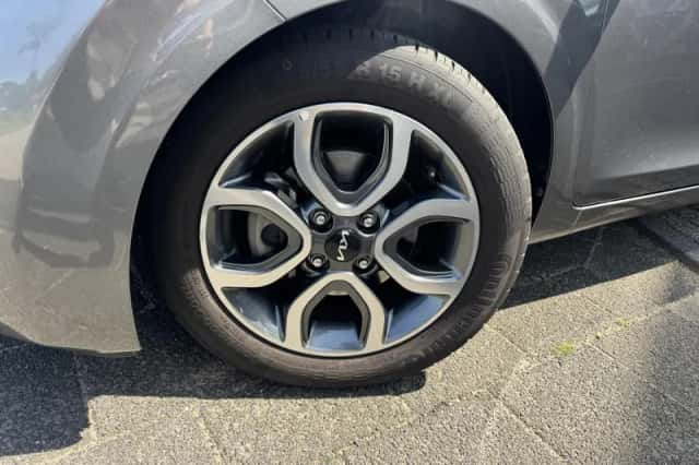 Kia Picanto (2023) thumbnail 2