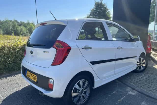 Kia Picanto (2015) thumbnail 4