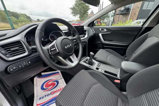 Kia Ceed (2024) thumbnail 5