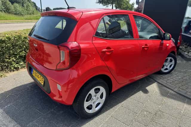 Kia Picanto (2021) thumbnail 3