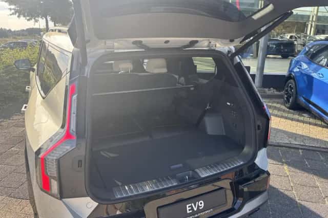 Kia EV9 (2026) thumbnail 4