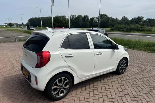 Kia Picanto (2023) thumbnail 3