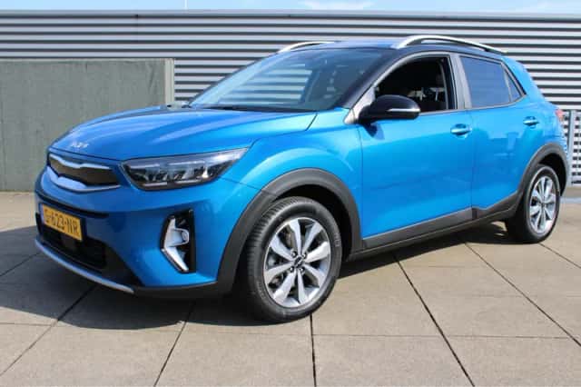 Kia Stonic (2023) thumbnail 3