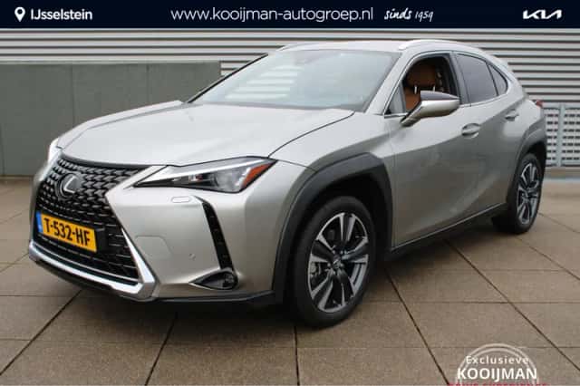Lexus UX (2023) thumbnail 1