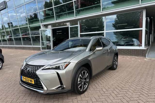 Lexus UX (2023) thumbnail 2