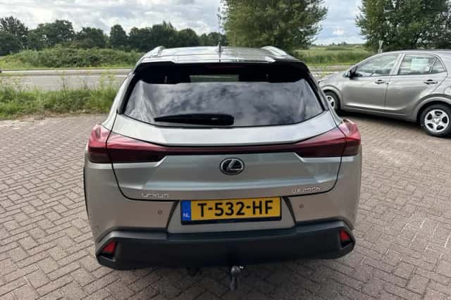 Lexus UX (2023) thumbnail 5