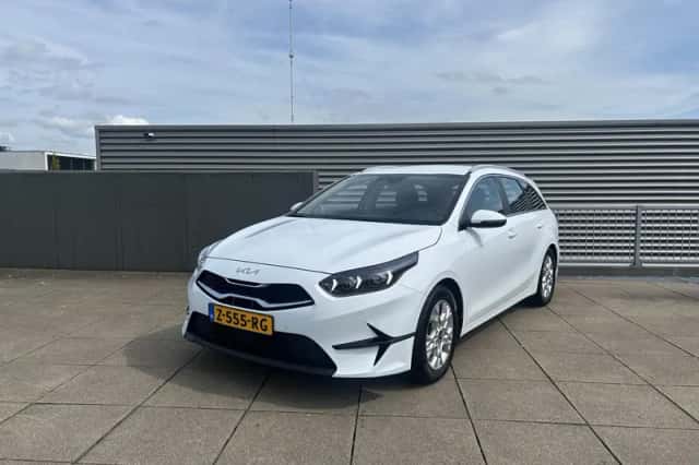 Kia Ceed (2024) thumbnail 3