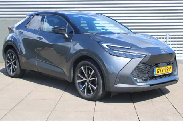 Toyota C-HR (2024) thumbnail 2