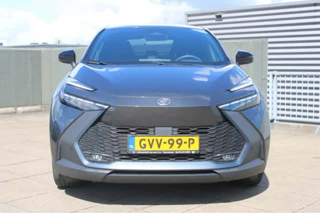Toyota C-HR (2024) thumbnail 3