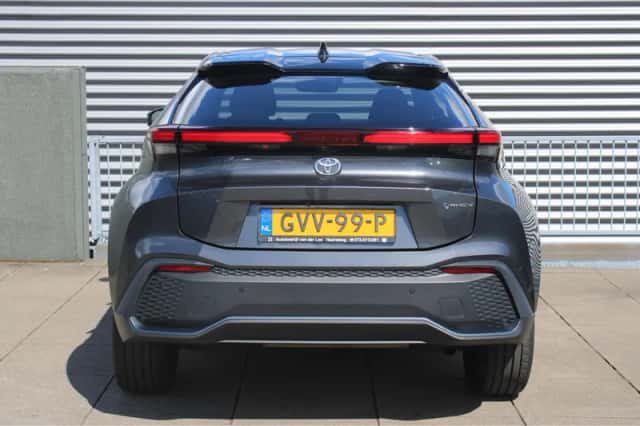 Toyota C-HR (2024) thumbnail 6