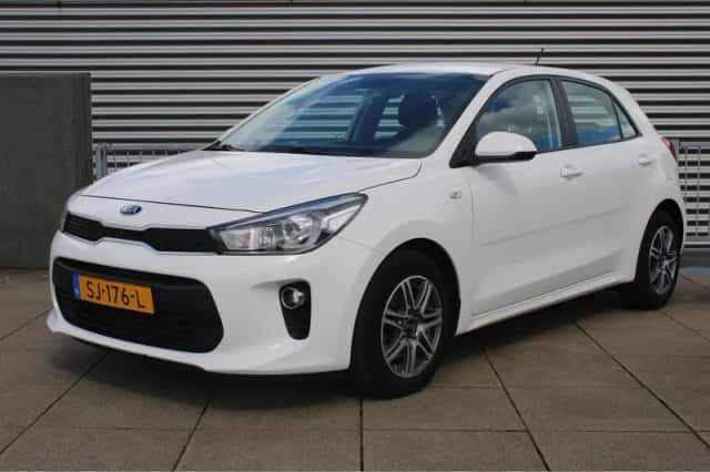 Kia Rio (2018) thumbnail 3