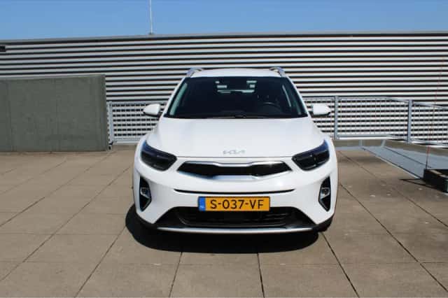 Kia Stonic (2023) thumbnail 2