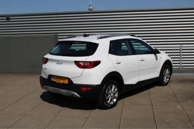 Kia Stonic (2023) thumbnail 6
