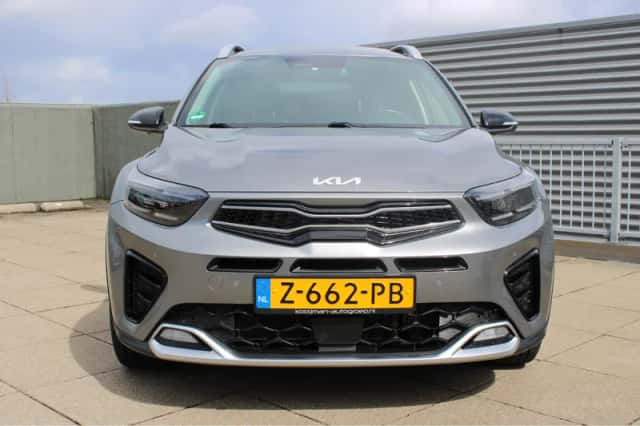 Kia Stonic (2024) thumbnail 3