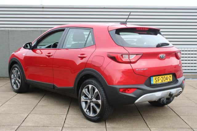 Kia Stonic (2018) thumbnail 3