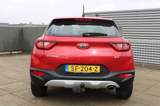 Kia Stonic (2018) thumbnail 4