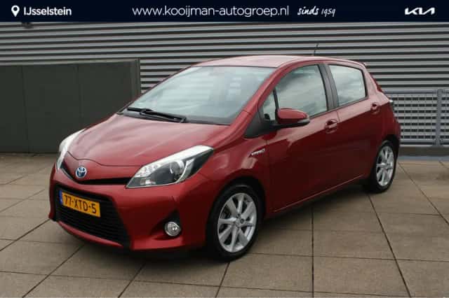 Toyota Yaris (2012) thumbnail 1