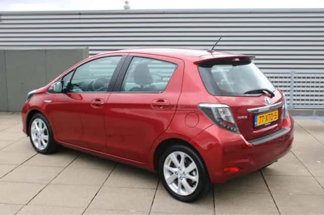 Toyota Yaris (2012) thumbnail 5