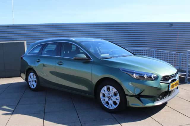Kia Ceed (2025) thumbnail 2