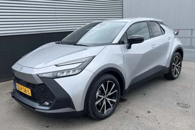 Toyota C-HR (2024) thumbnail 4