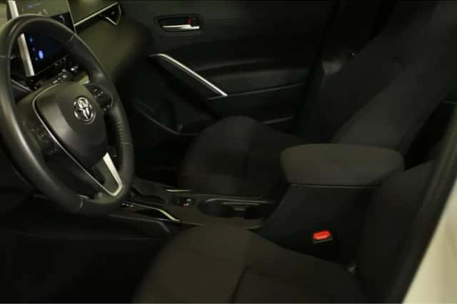 Toyota Corolla Cross (2024) thumbnail 2