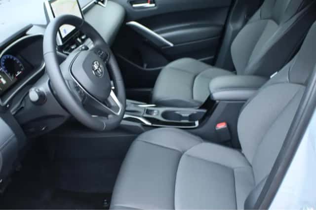 Toyota Corolla Cross (2025) thumbnail 2