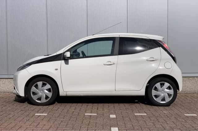 Toyota Aygo (2017) thumbnail 4